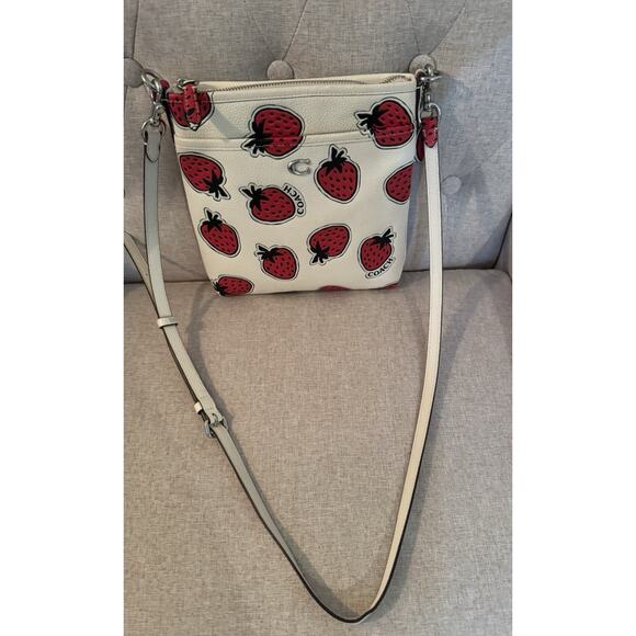 Coach Kitt Messenger Crossbody Bag in Strawberry Print Chalk Pebble Leather NWOT - Picture 2 of 13